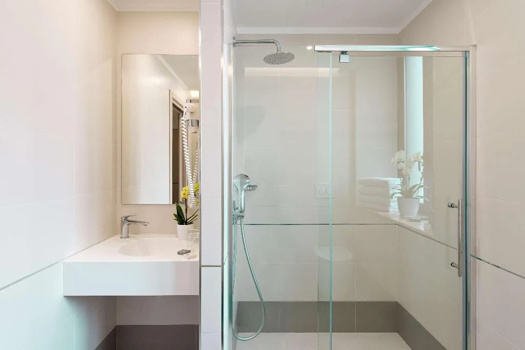 Room, Atlante Star, Rome