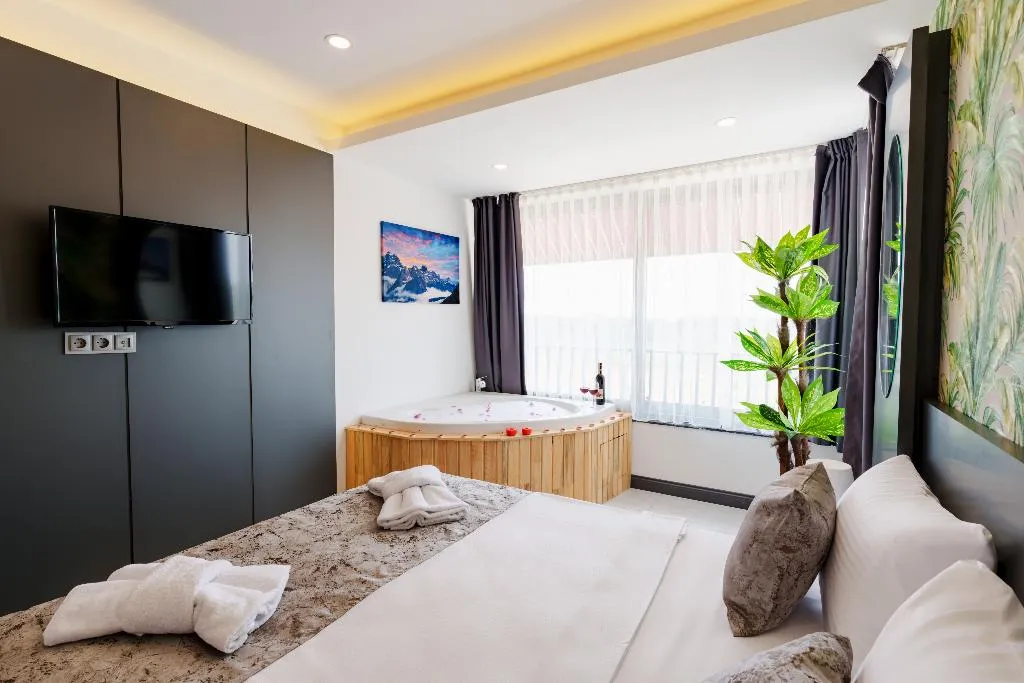 SUITE QUEEN SIZE BED Room, Mrt Suites Lara, Antalya