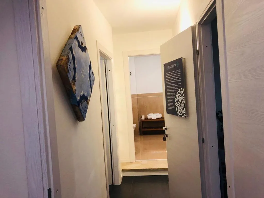 Room, Antichi Colori, Palermo