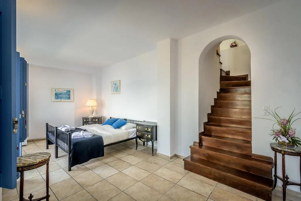 Room, Golden Grey Goose, Santorini