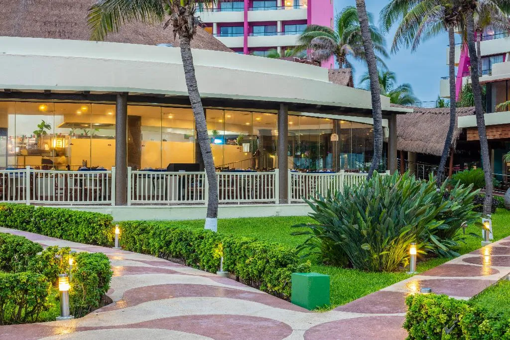 Restaurant, Crown Paradise Club Cancun All Inclusive, Cancun Area