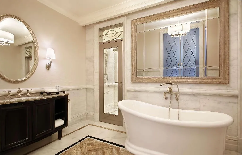 SUITE KING SIZE BED Room, Al Habtoor Palace, Dubai