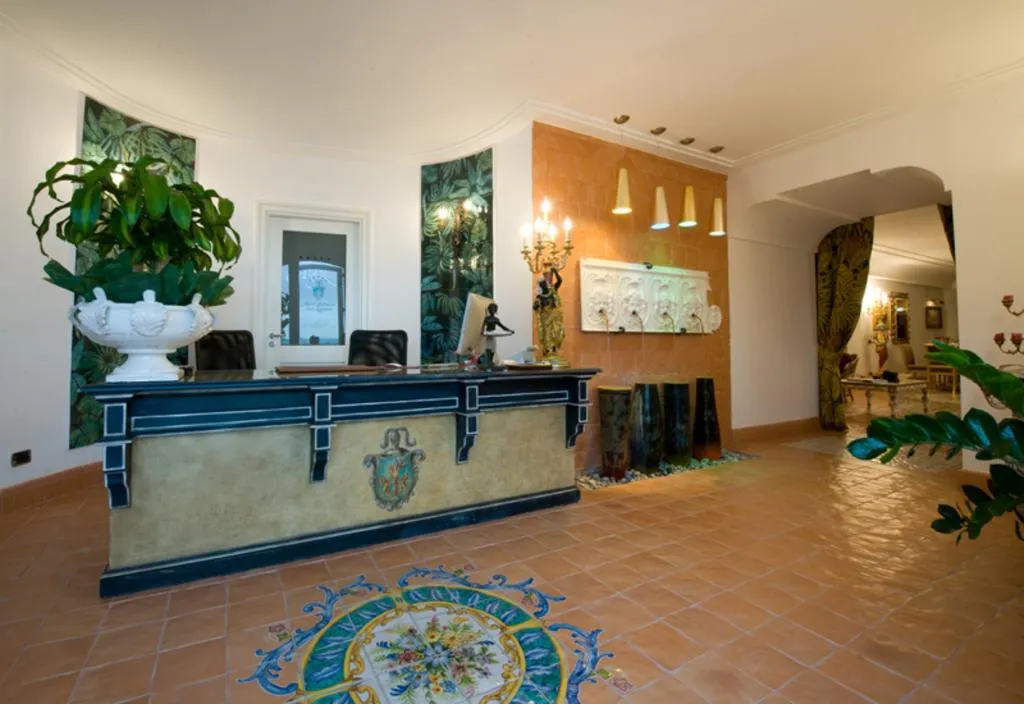 Lobby, Botanico San Lazzaro, Naples