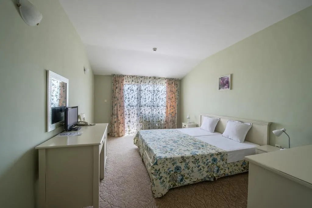Room, Alekta, Varna