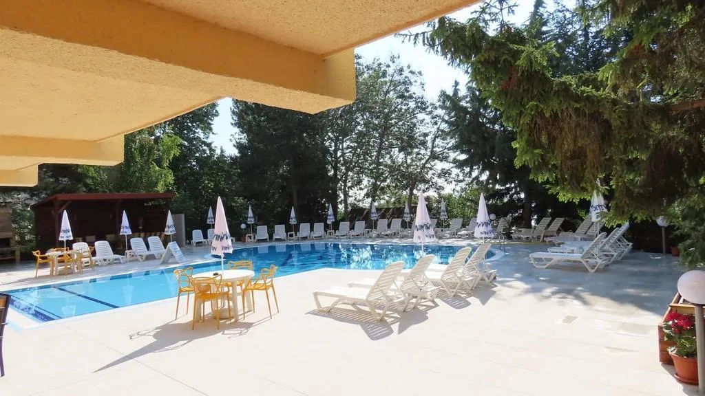 Pool, Exotica, Varna