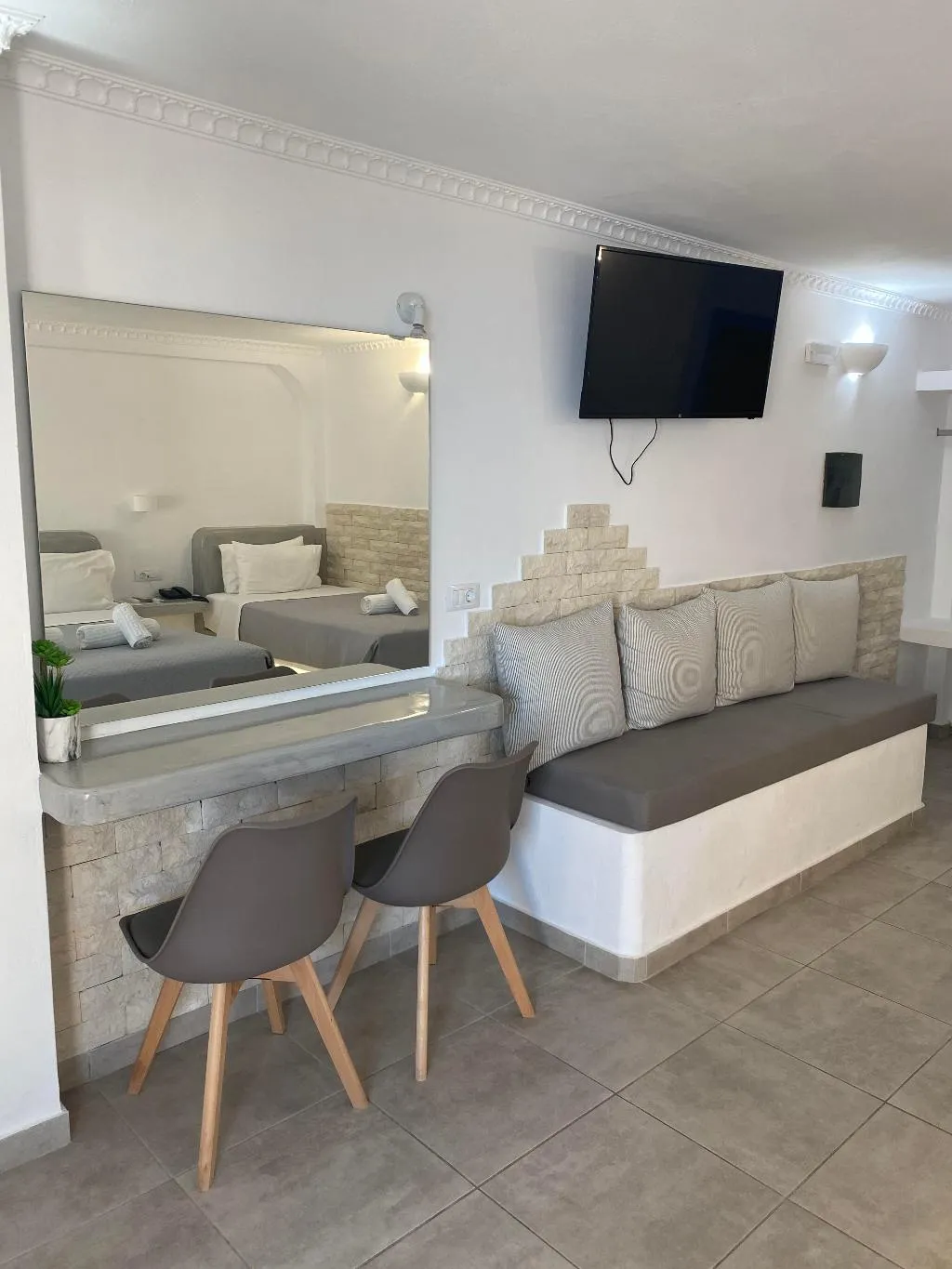 TRIPLE STANDARD Room, Perissa Bay, Santorini