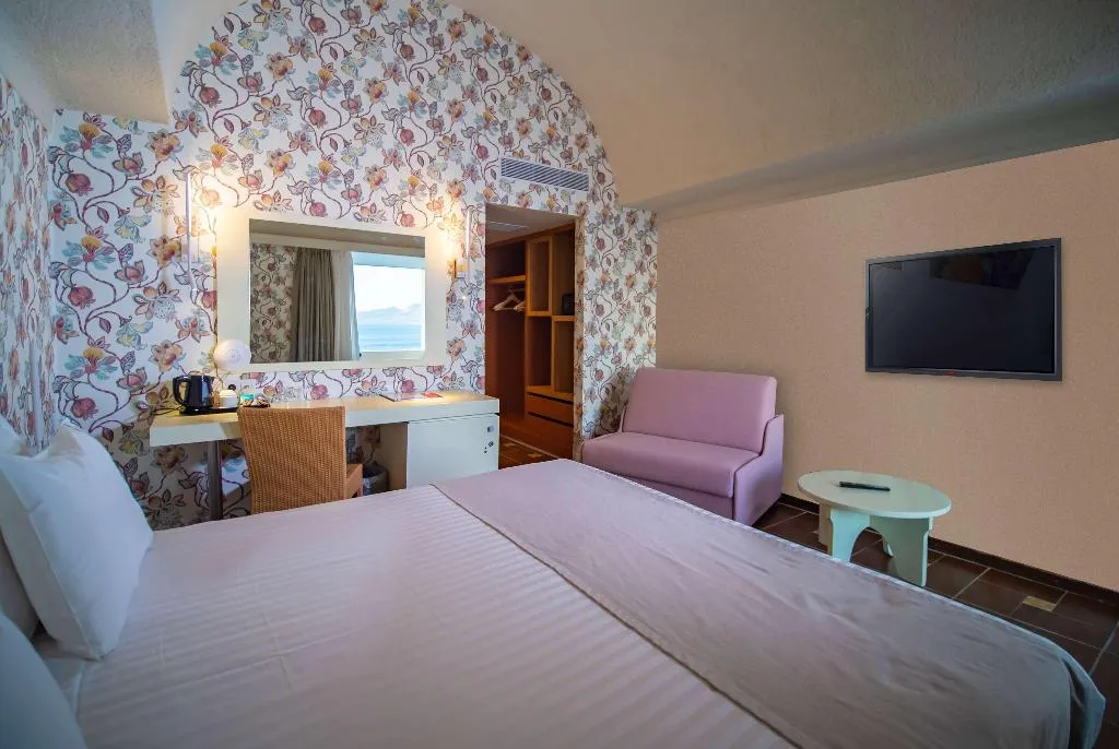 BUNGALOW GARDEN VIEW Room, Ramada by Wyndham Loutraki Poseidon Resort, Kalamata