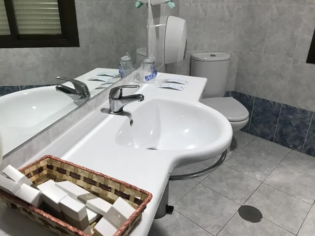 SINGLE STANDARD Room, Alfonso VIII, Madrid