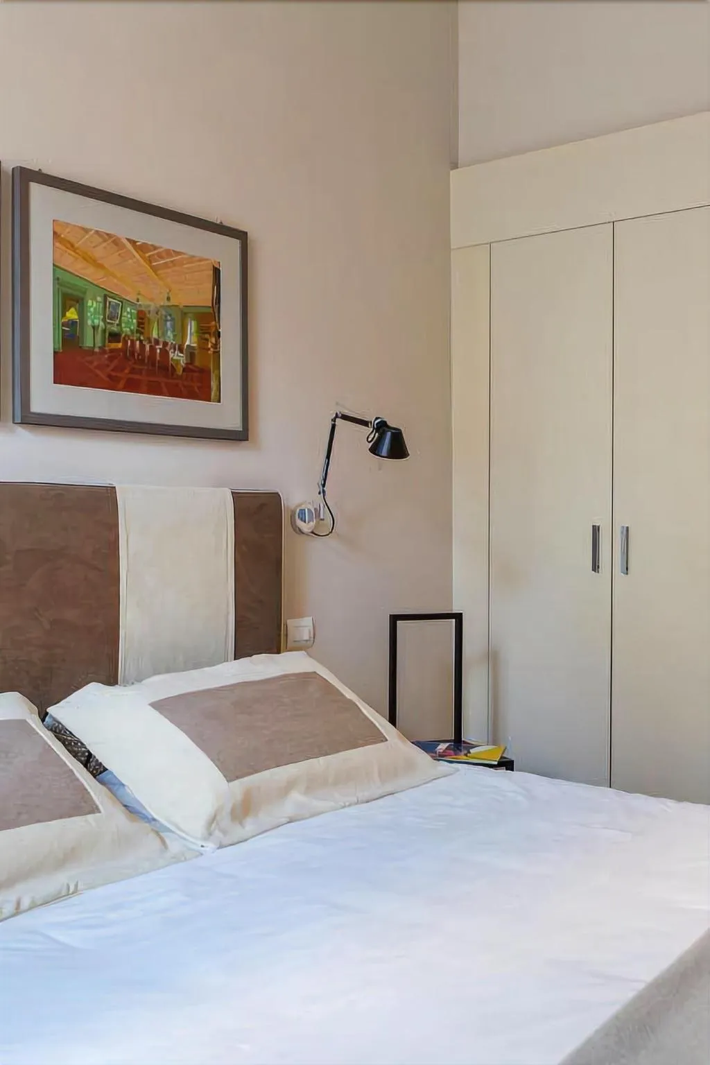 Room, Mynavona, Rome