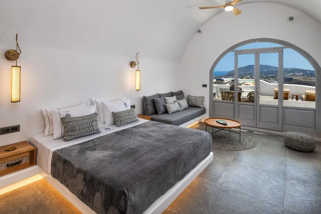 CAVE WITH JACUZZI Room, Eteoro Suites, Santorini