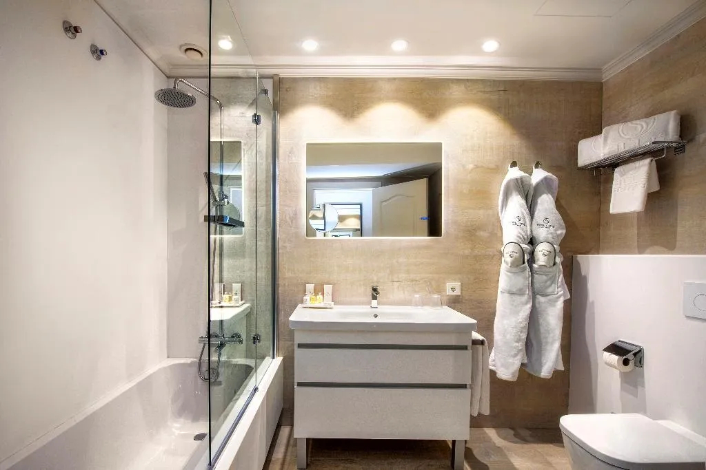 TRIPLE DELUXE Room, Salles Hotel Pere IV, Barcelona