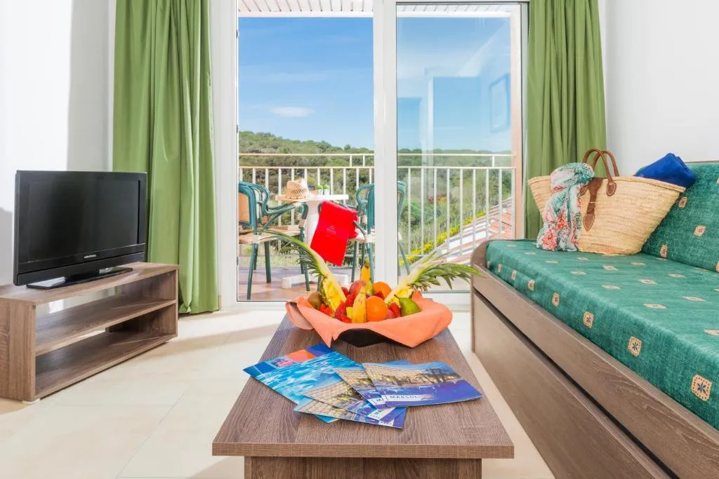 APARTMENT CAPACITY 8 THREE BEDROOMS Room, Apartaments Condado, Costa Brava