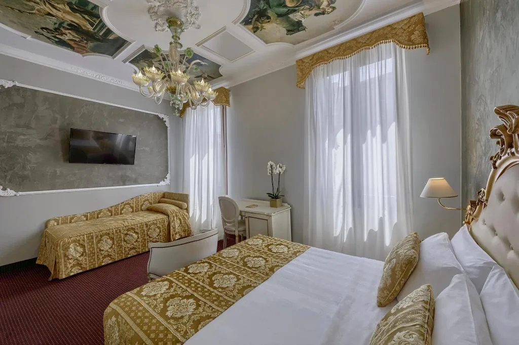 TRIPLE STANDARD Room, Pausania, Venice