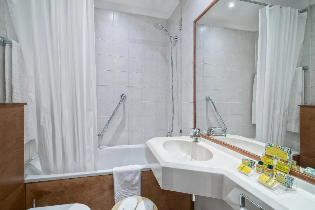 TRIPLE STANDARD Room, B&B Hotel Firenze Pitti Palace al Ponte Vecchio, Florence