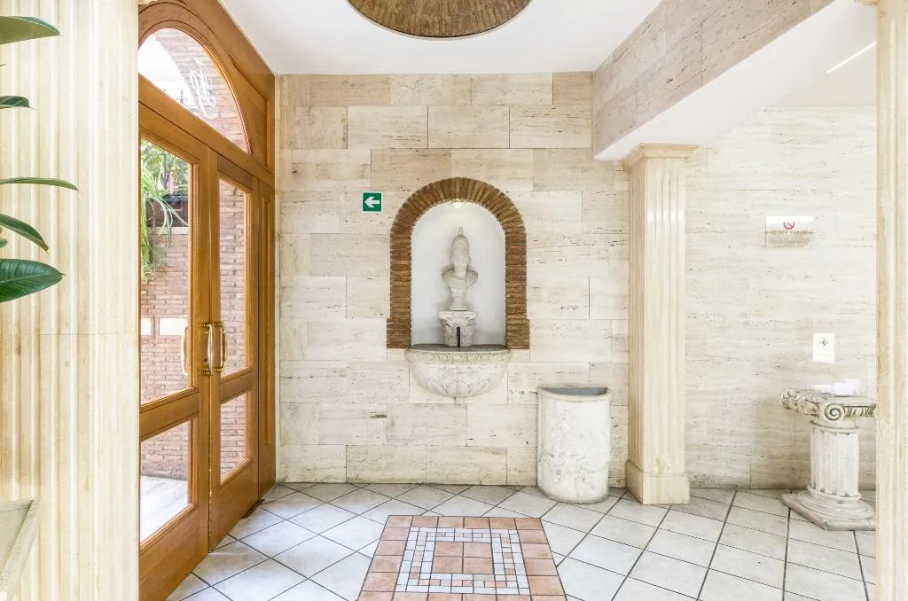 Lobby, Tempio di Pallade, Rome