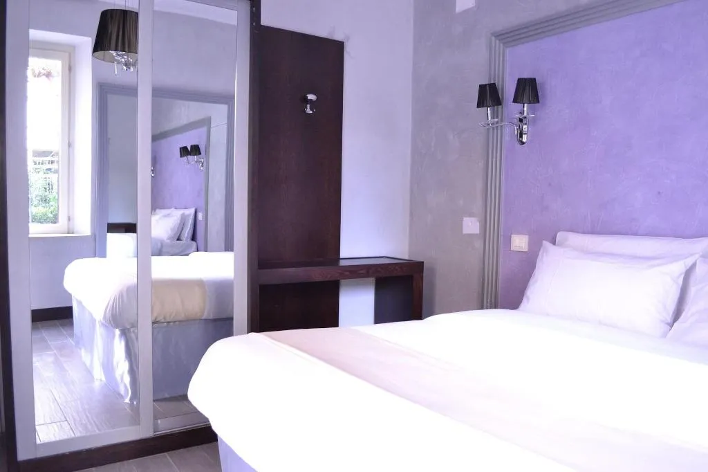 Room, Tiburtina House, Rome