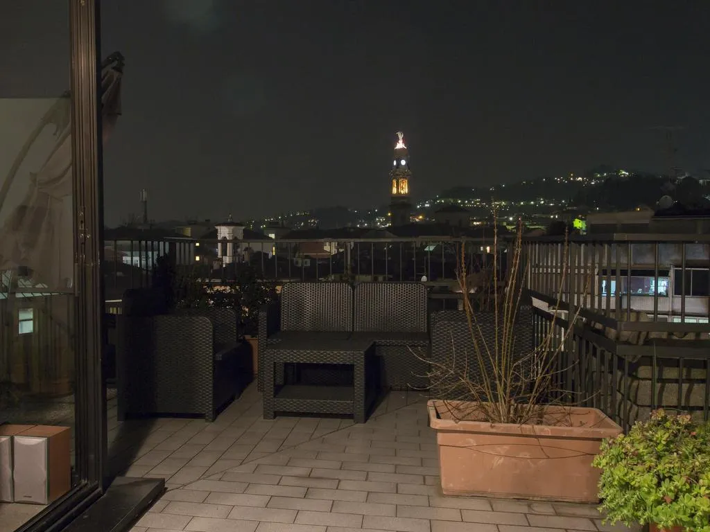 General view, Alex E Angie, Milan