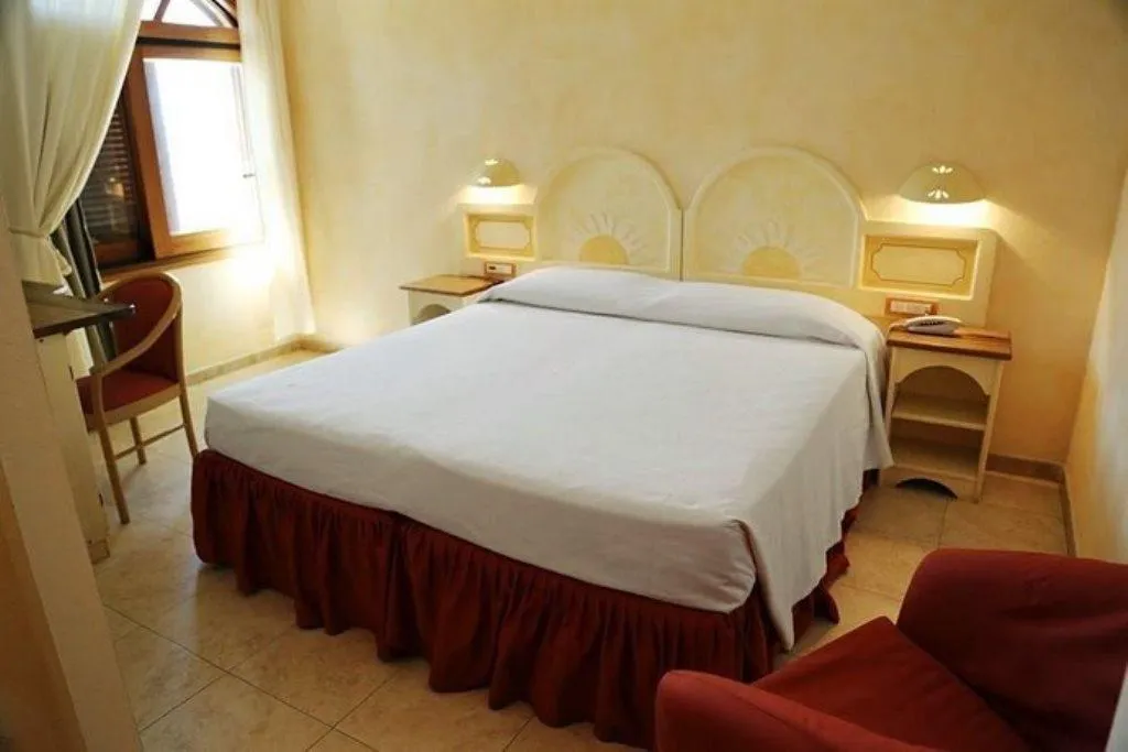 Room, Club Esse Posada Beach Resort, Olbia