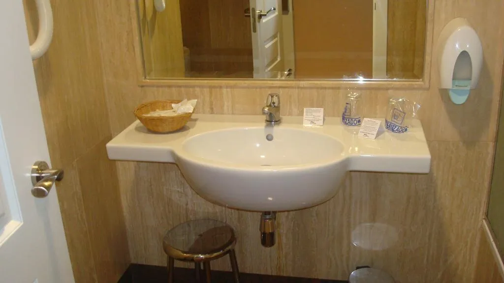DOUBLE SINGLE USE STANDARD Room, Alfonso VIII, Madrid