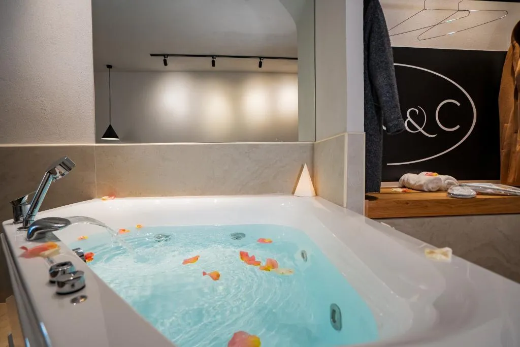 SUITE WITH JACUZZI Room, Sea And The City, Halkidiki