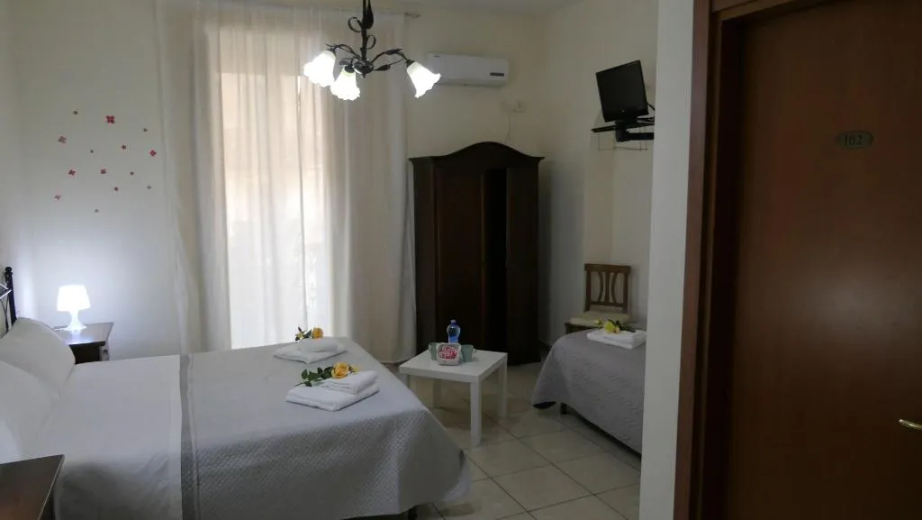 Room, B&B Dimora Cirillo, Naples