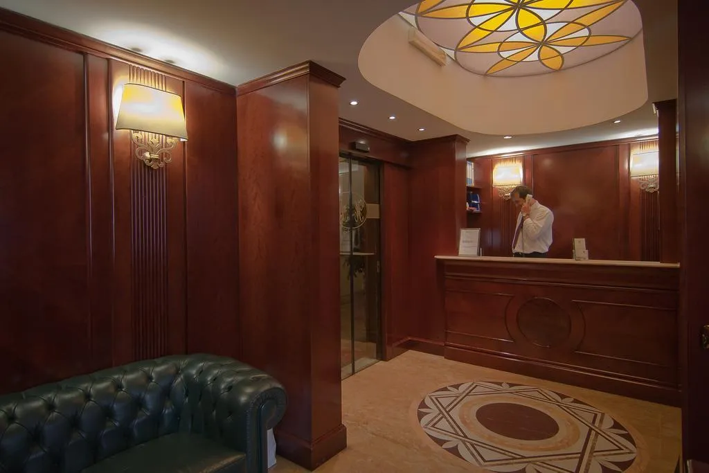Lobby, Miami, Rome