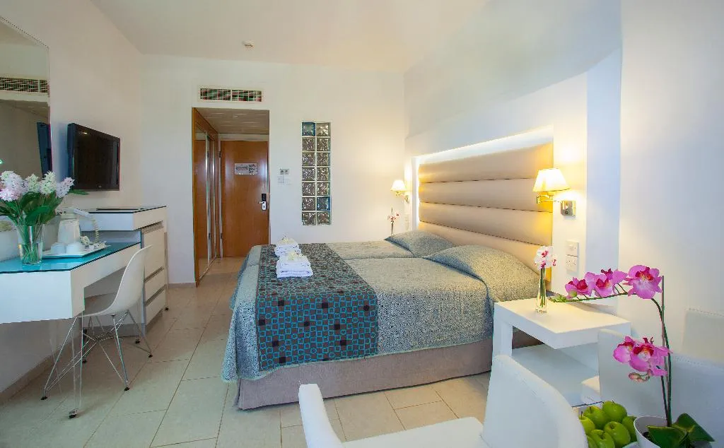 SINGLE STANDARD Room, Leonardo Cypria Bay, Cyprus