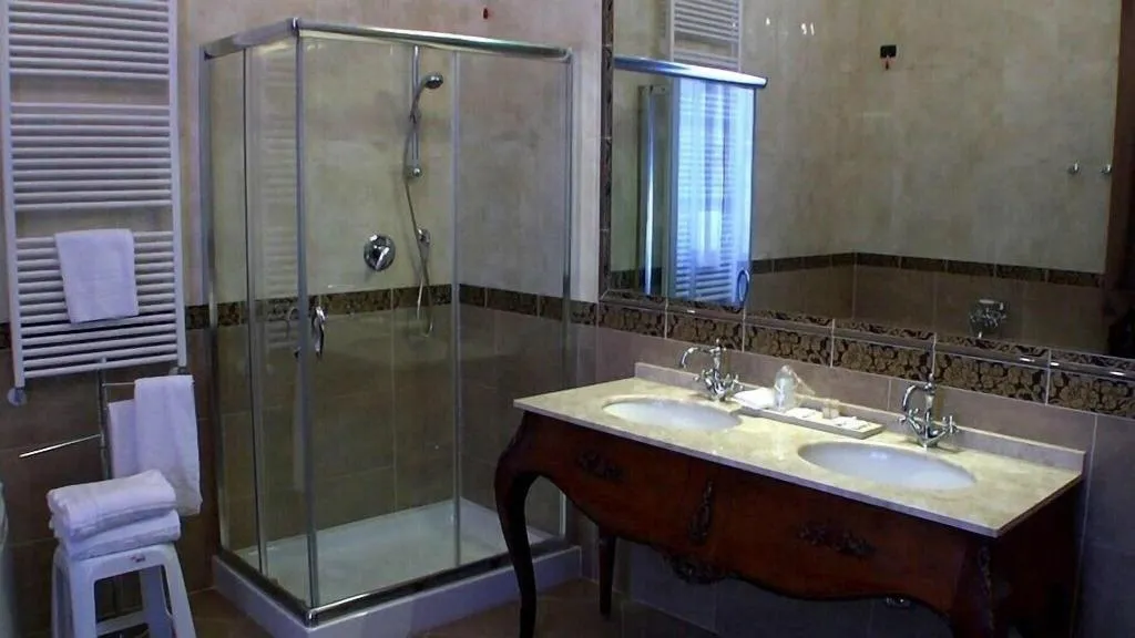 TWIN STANDARD Room, Pesaro Palace, Venice