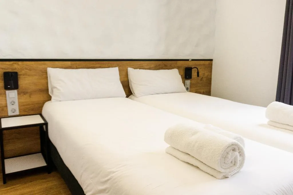 TWIN CITY VIEW TWO BEDS Room, Fontanella Green House, Barcelona