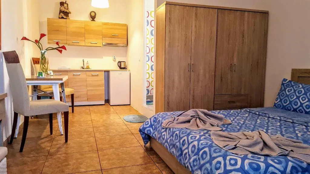 Room, Pleasure Beachside Studios, Santorini