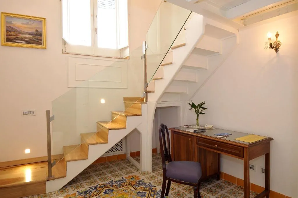 DOUBLE QUEEN SIZE BED Room, Residenza Luce, Naples
