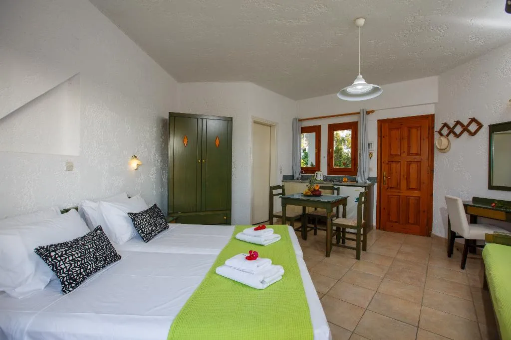 STUDIO CAPACITY 3 Room, Romantica Hotel Apartments, Crete