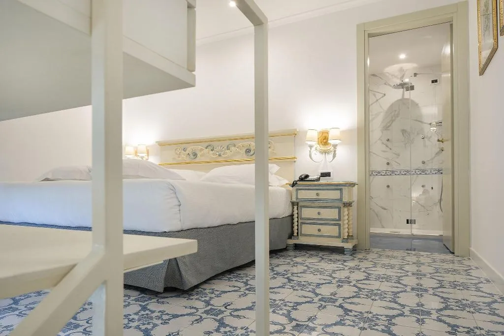 Room, Excelsior Belvedere Hotel & Spa, Naples