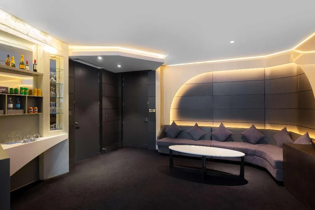 SUITE STANDARD Room, V Hotel Dubai, Curio Collection by Hilton, Dubai