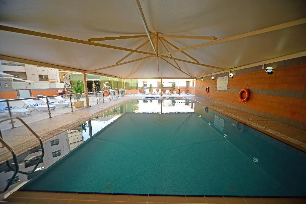 Pool, Emirates Stars Hotel Apartments, Dubai