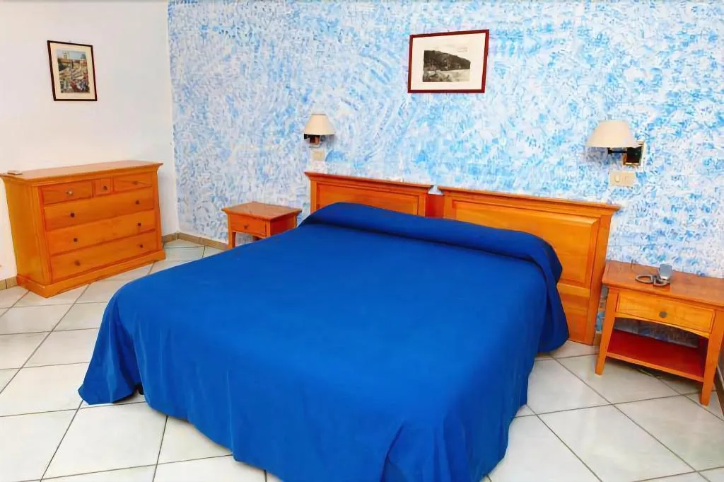 Room, L'Approdo, Naples