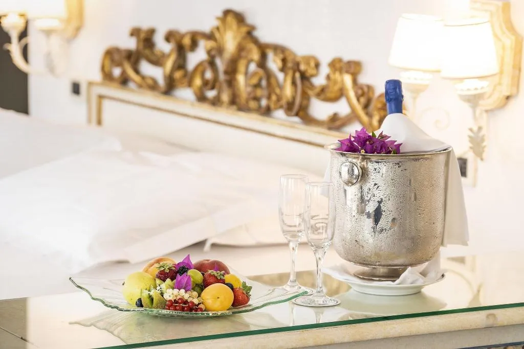 Room, Excelsior Belvedere Hotel & Spa, Naples