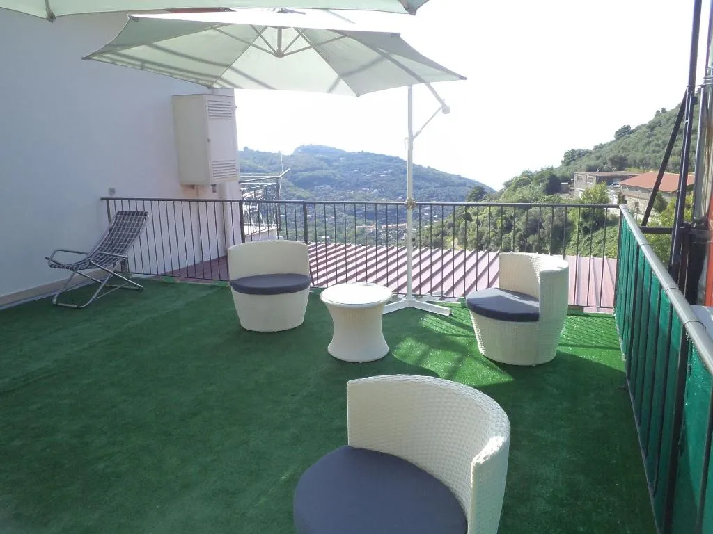 Terrace, B&B Puntaferano, Naples