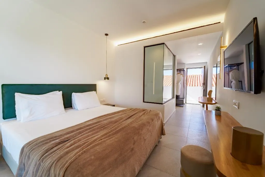 JUNIOR SUITE KING SIZE BED Room, Diana Palace Hotel Zakynthos, Zante