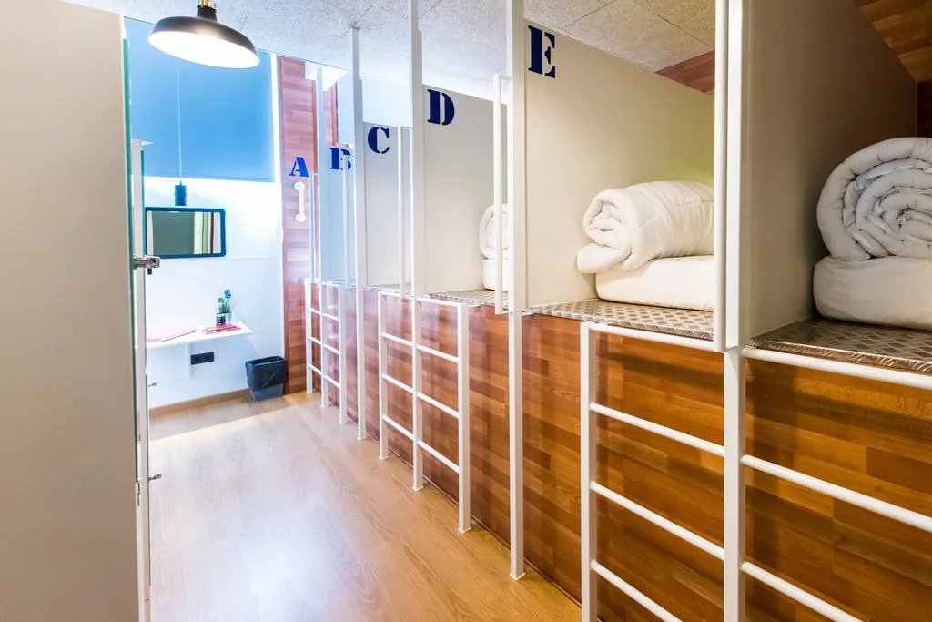 Bed in dormitory CAPACITY 6 Room, Far Home Bernabeu, Madrid