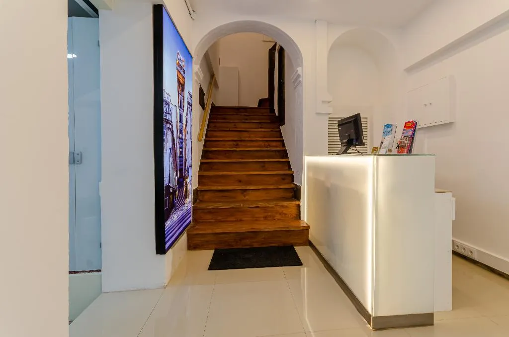Lobby, Hotel Duas Nacoes, Lisbon