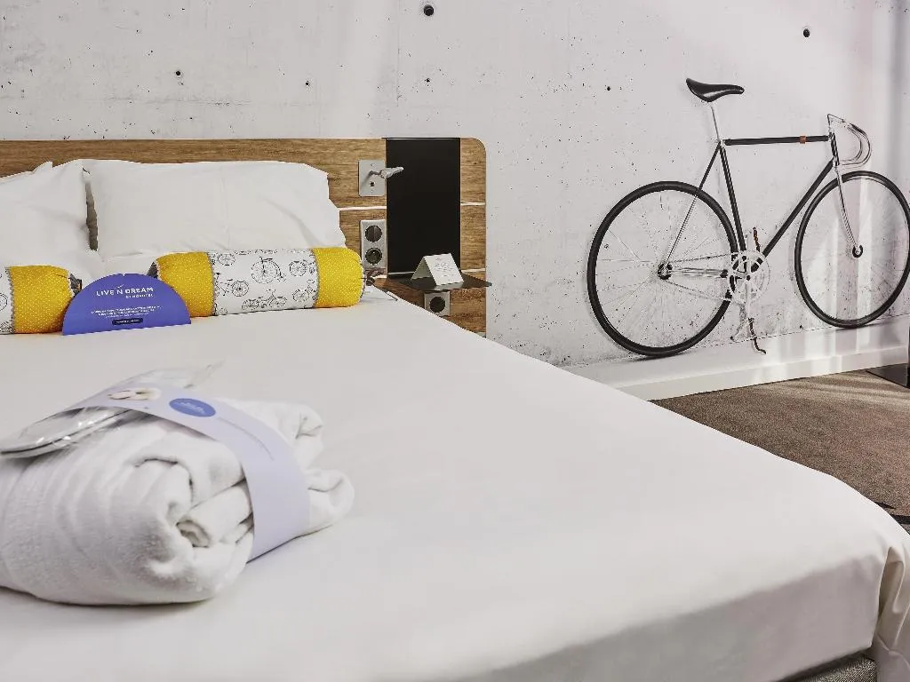 DOUBLE QUEEN SIZE BED Room, Novotel Krakow Centrum, Krakow