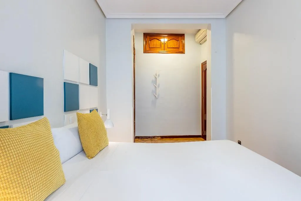 APARTMENT TWO BEDROOMS Room, Smartr Chueca, Madrid