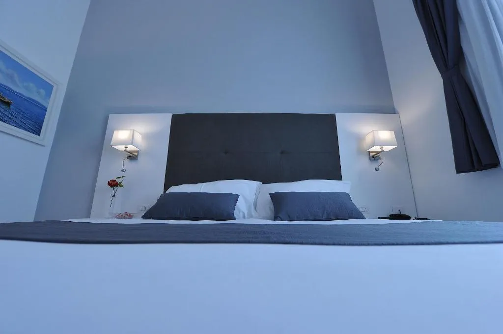 Room, SorrentoBay, Naples