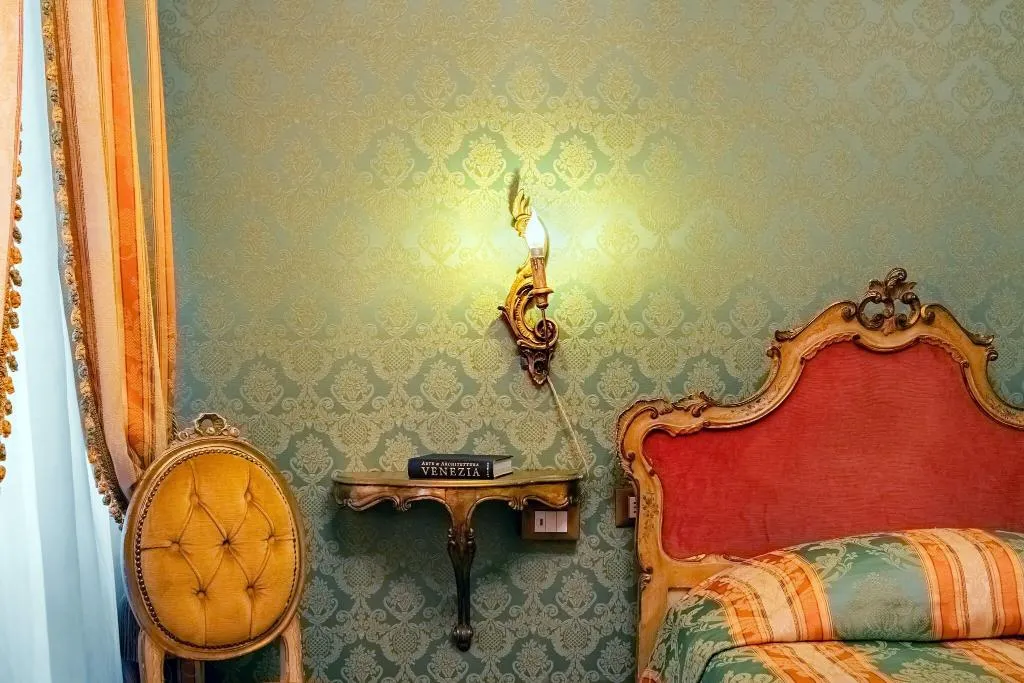 Room, Bel Sito e Berlino, Venice