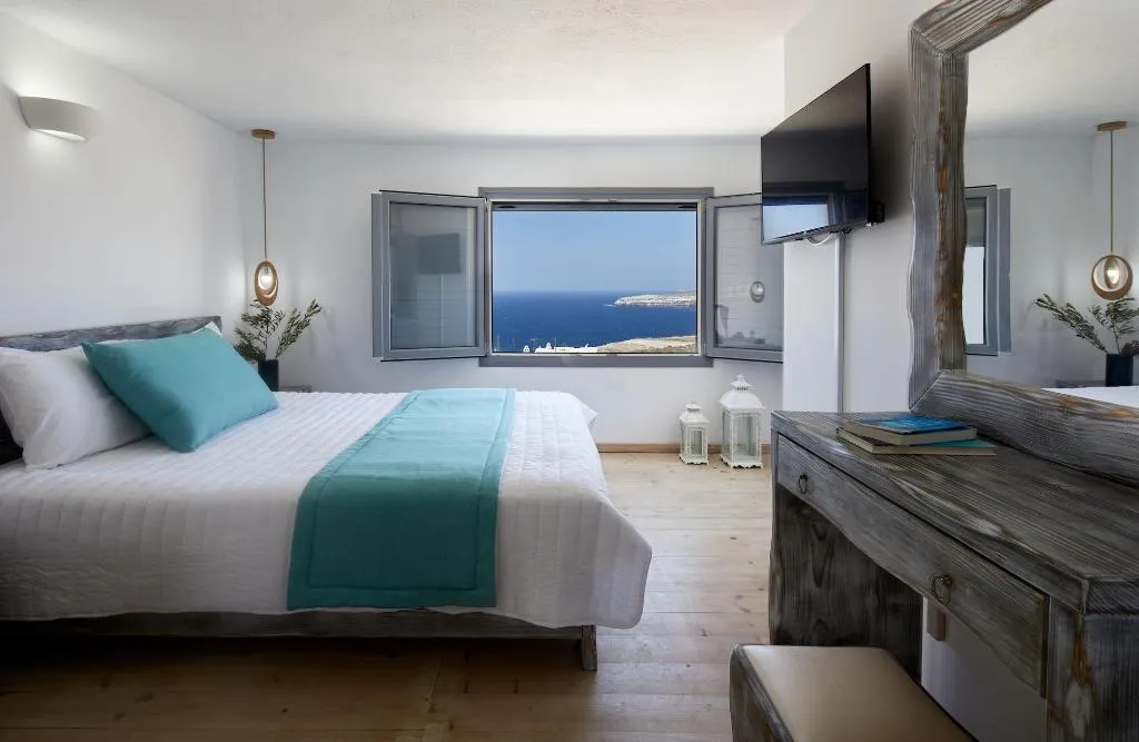 Room, Symmetry Suites, Santorini