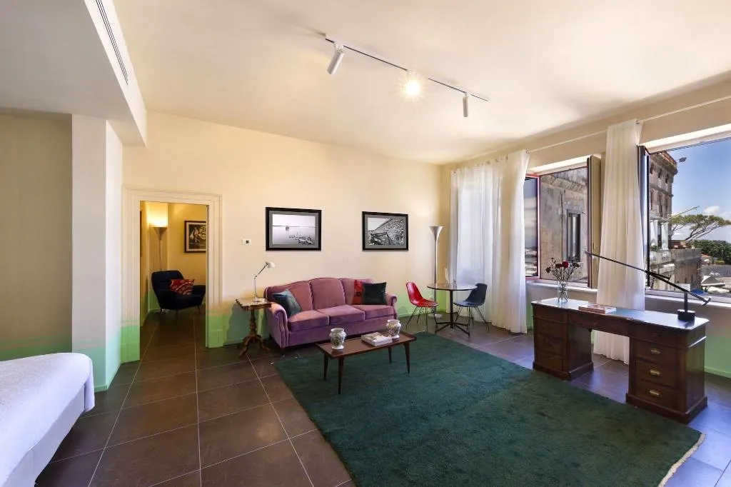 Room, Marina Piccola 73, Naples