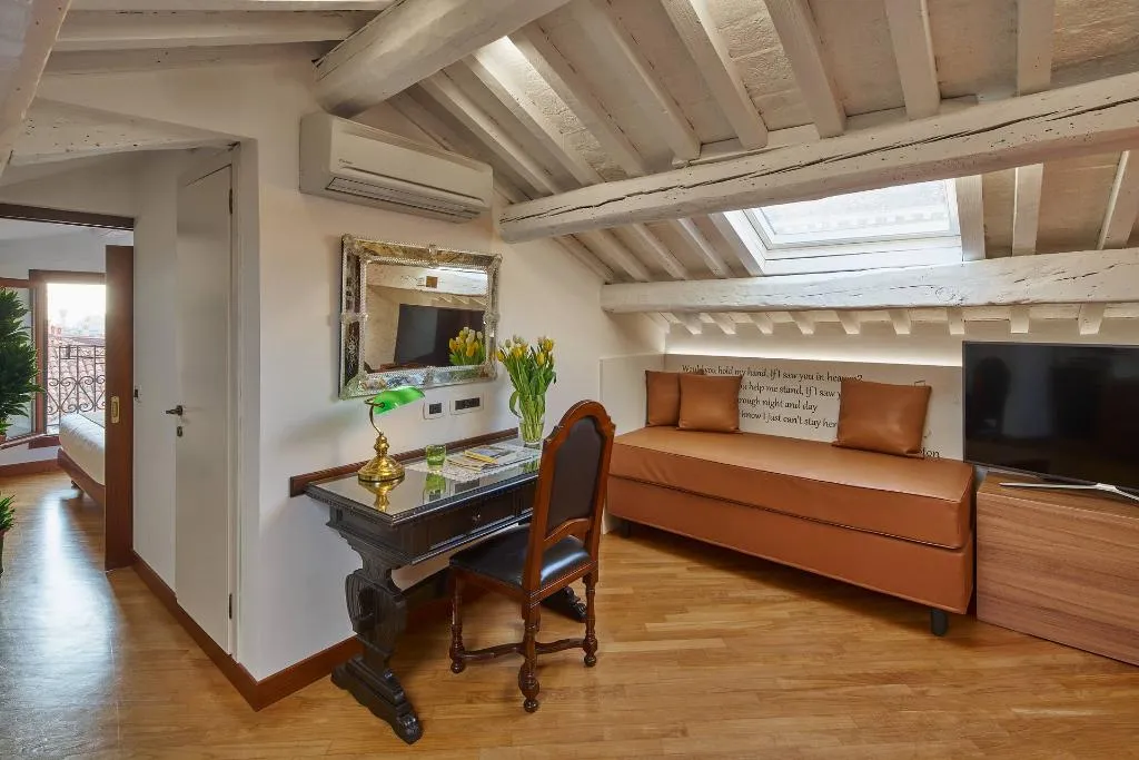 Double or Twin DELUXE Room, UNA HOTELS Ala Venezia - Adults +16, Venice