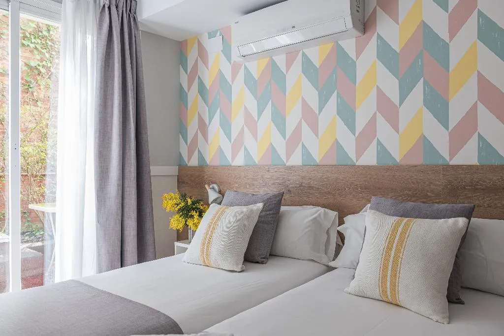 TRIPLE STANDARD Room, House by pillow, Barcelona