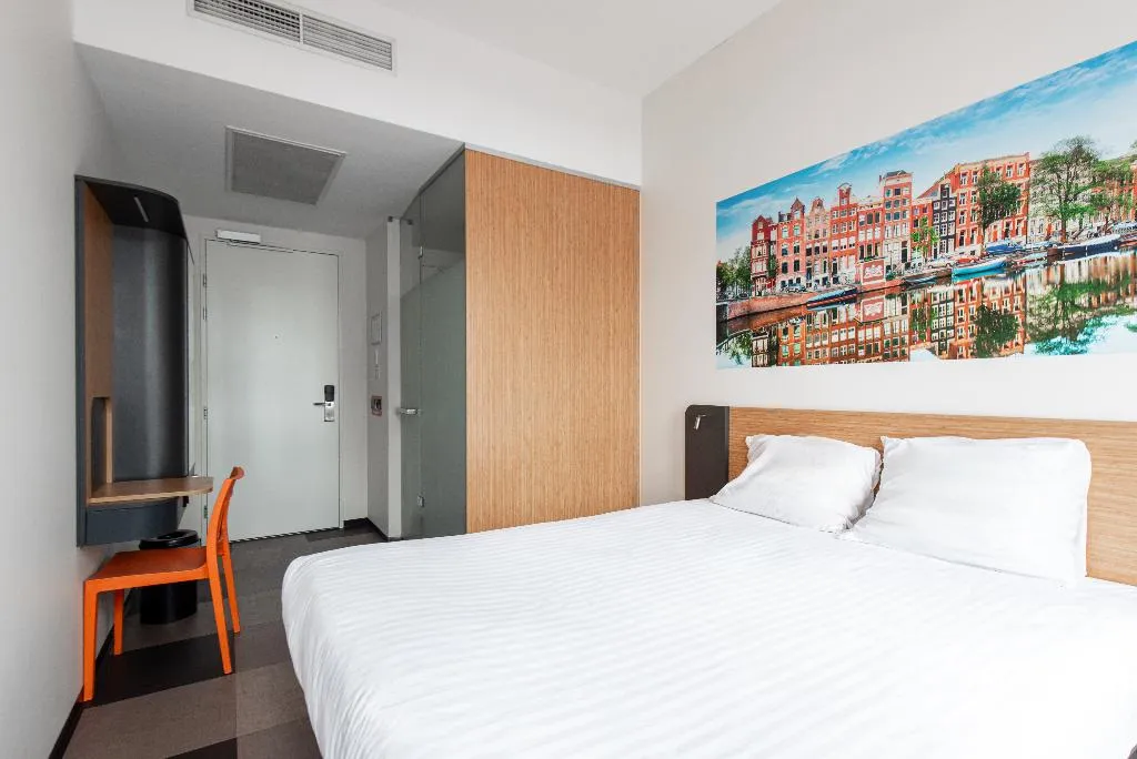 DOUBLE SUPERIOR Room, easyHotel Amsterdam Arena Boulevard, Amsterdam